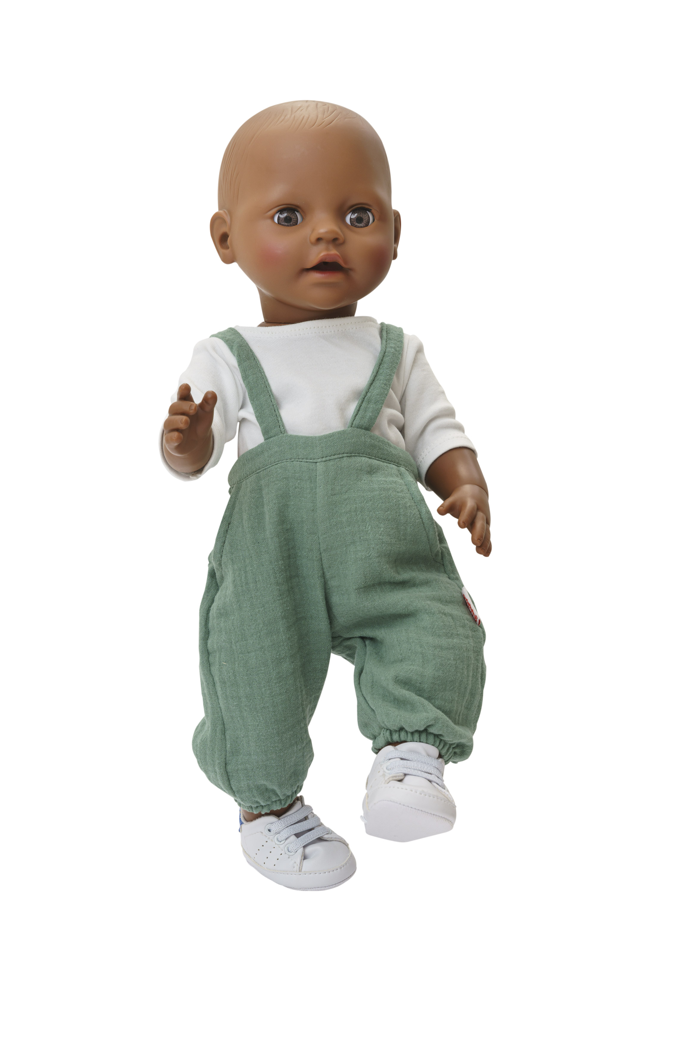 Puppen-Latzhose aus 100 % Bio-Baumwolle, salbeigrün, mit weißem T-Shirt, 2-teilig, Gr. 28-35 cm